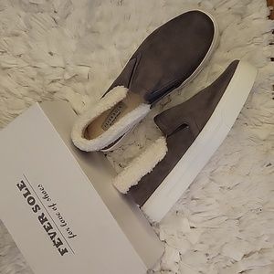 FEVERSOLE Gray faux suede slip on sneakers cream sherpa lining sz 41 / 9…New⁹⁸